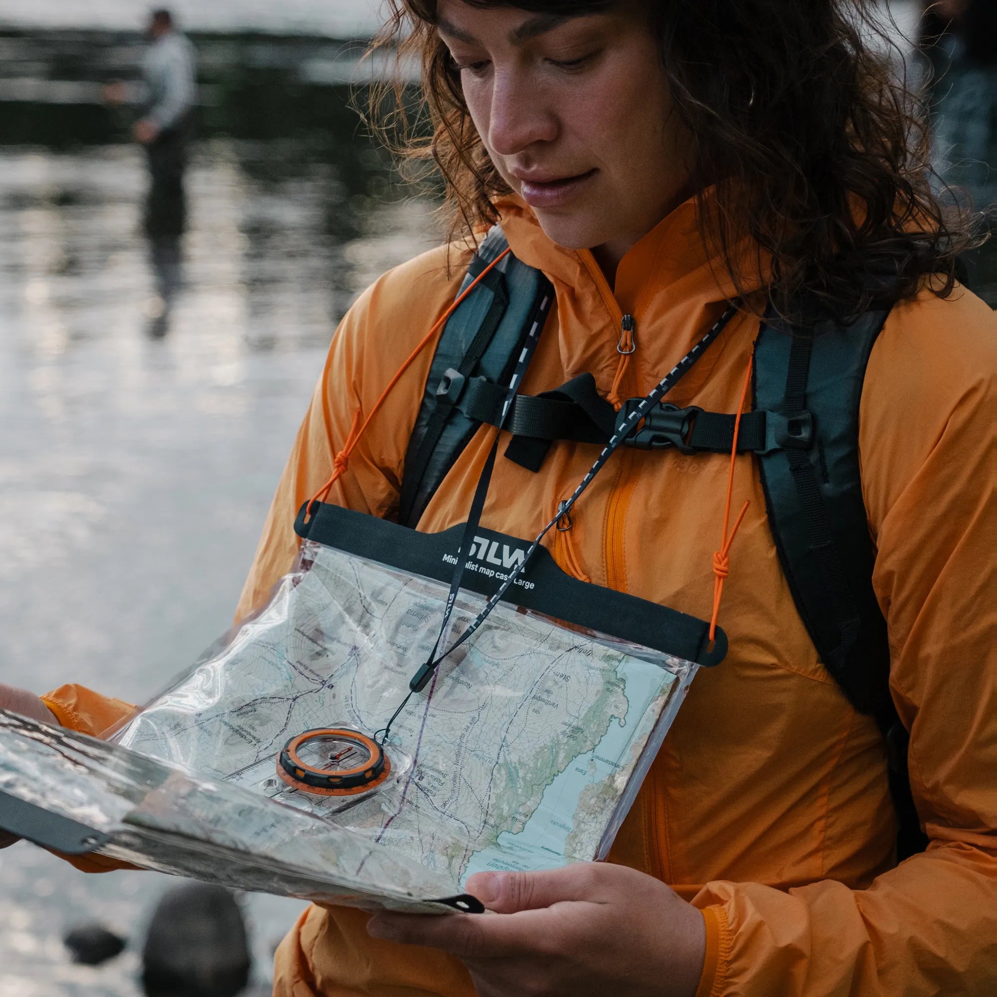 Minimalist map case Large_38364_lifestyle1