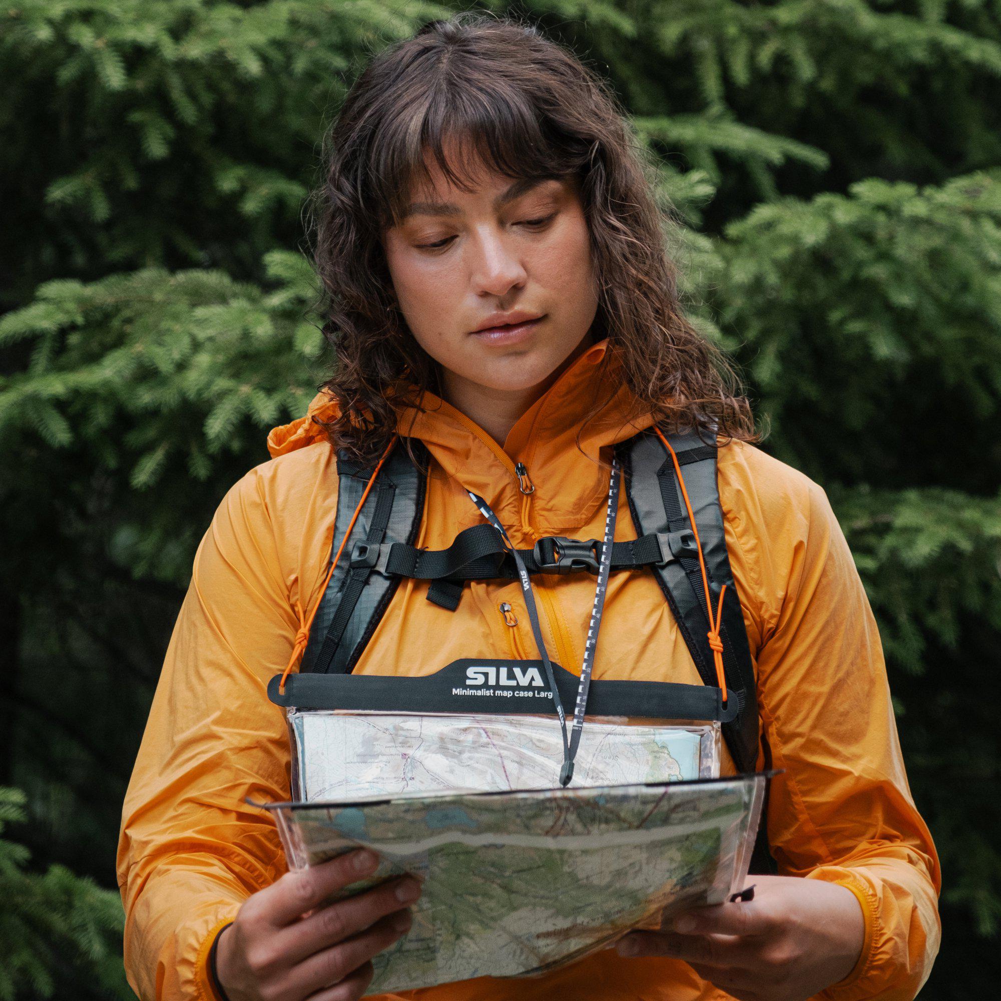 Minimalist map case Large_38364_lifestyle2