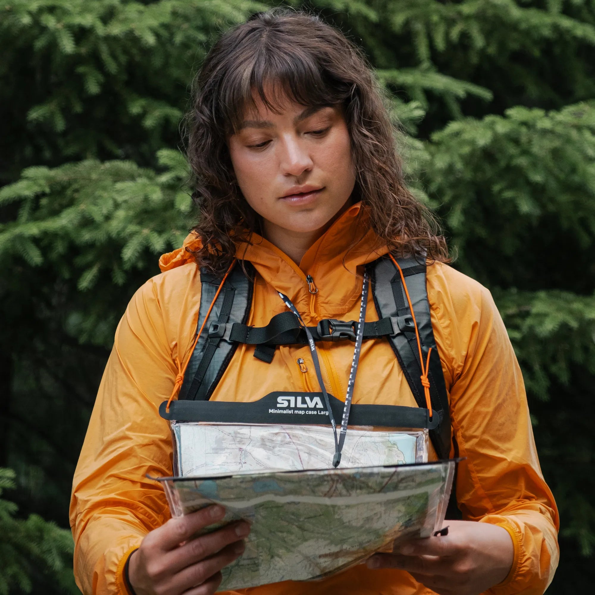 Minimalist map case Large_38364_lifestyle2