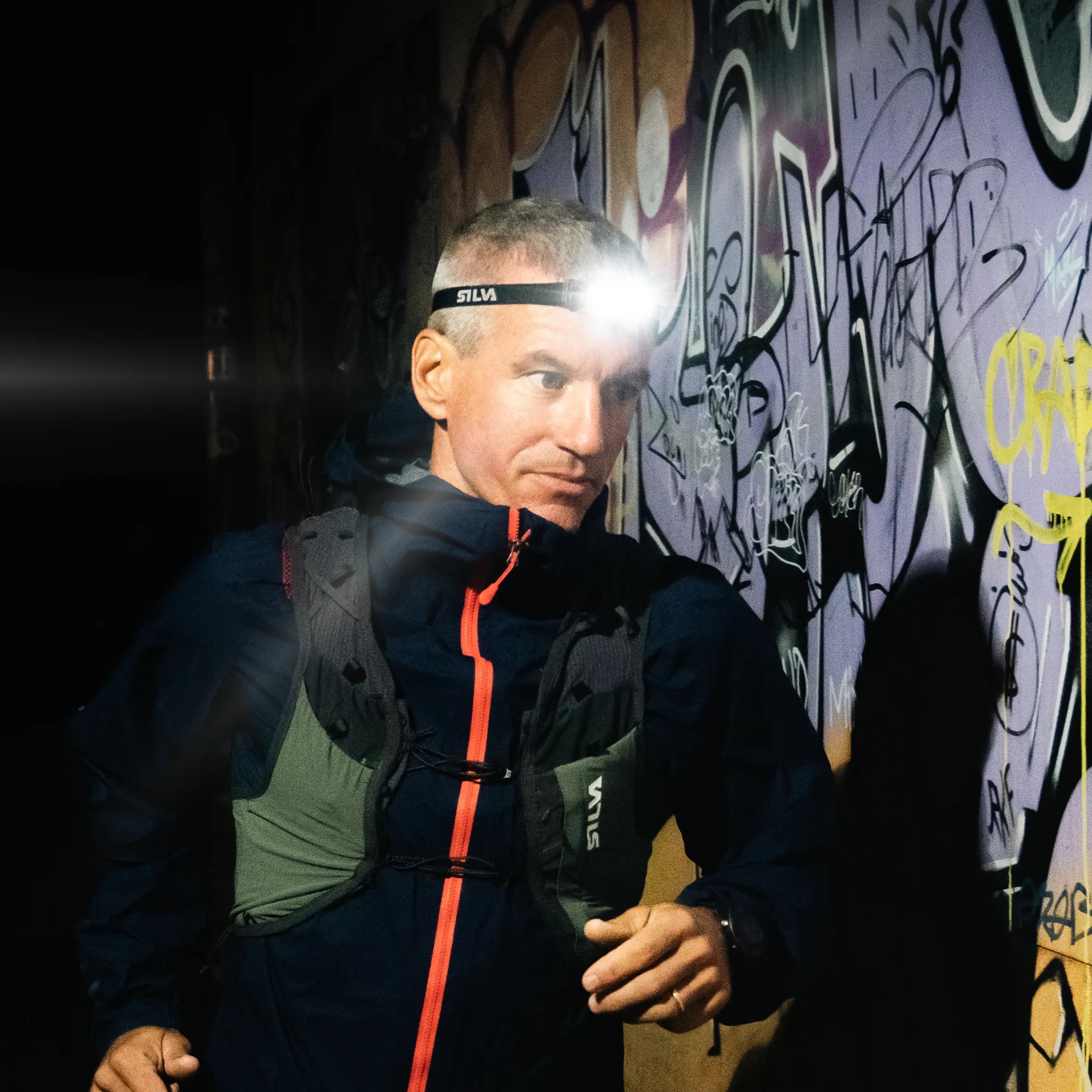 Smini LT Black_38631_lifestyle 1