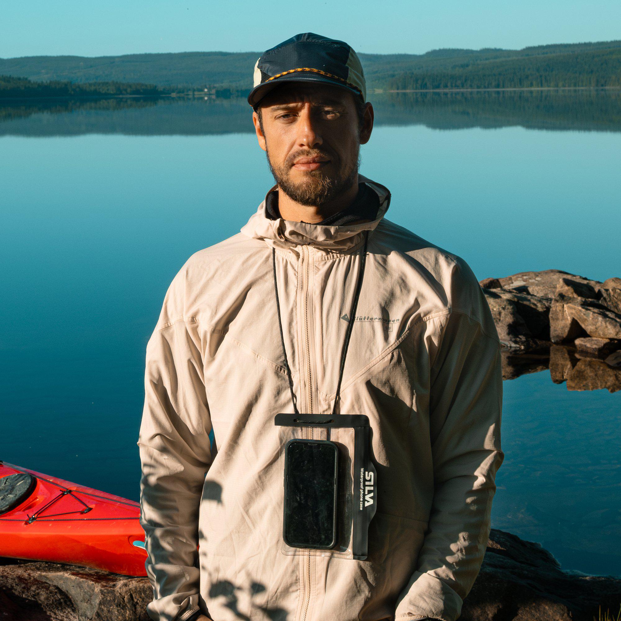 Waterproof phone case_38428_lifestyle1