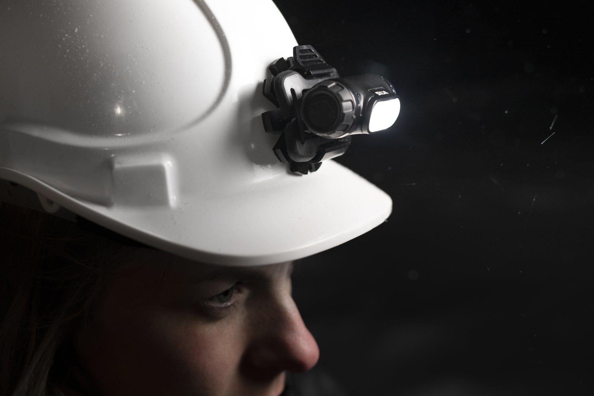 Headlamp helmet bracket Explore & MR_38010_on helmet 2-productImages-usecases&howto