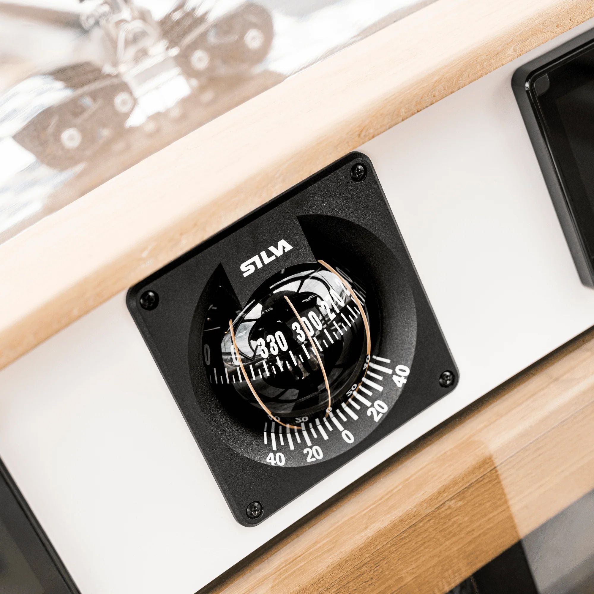 100BH_37183-0011_37183-0013_37185-0015_lifestyle 1