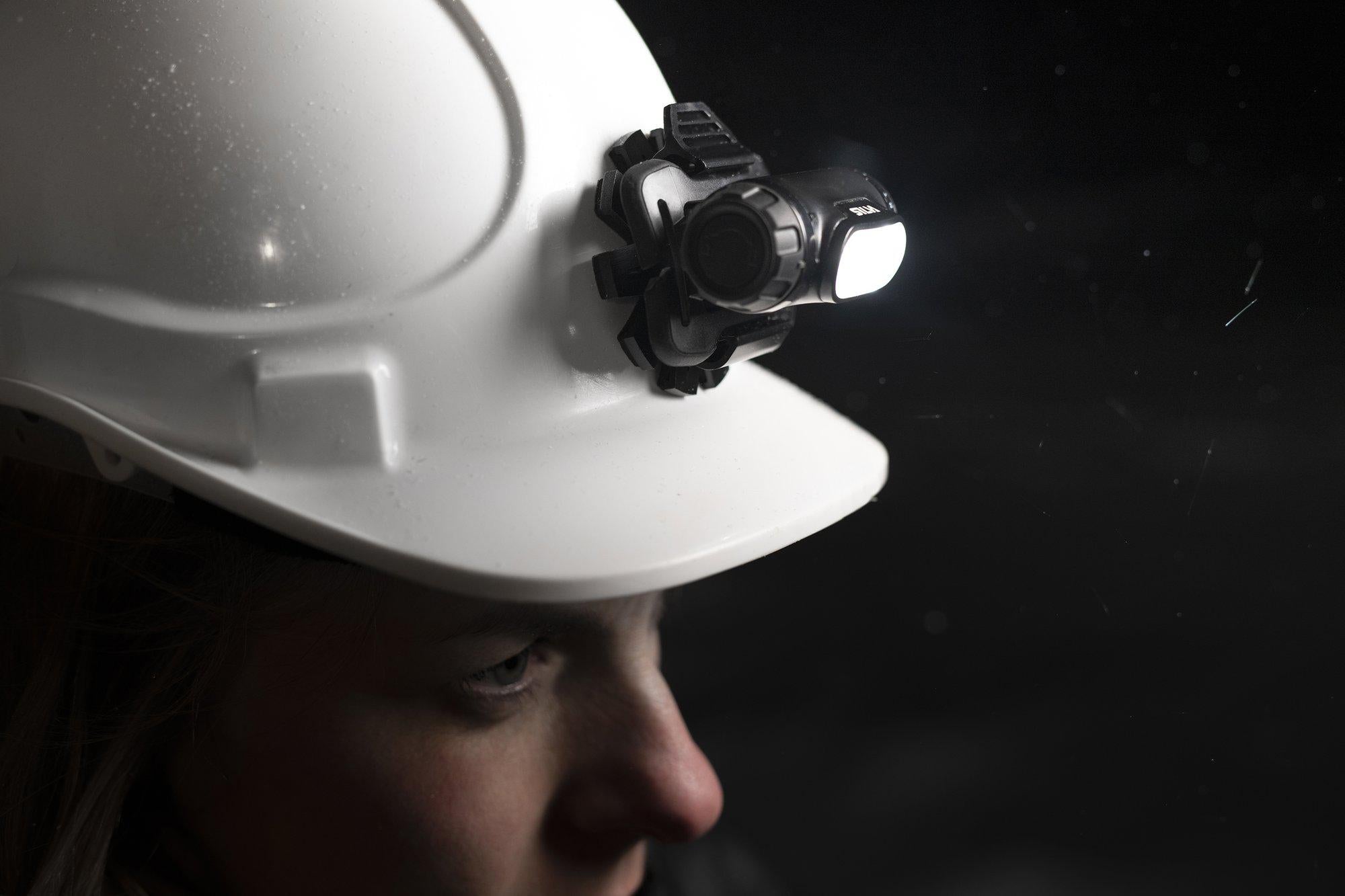 MR400 RC_37823_on helmet 2-lo res-productImages-dark,usecases&howto